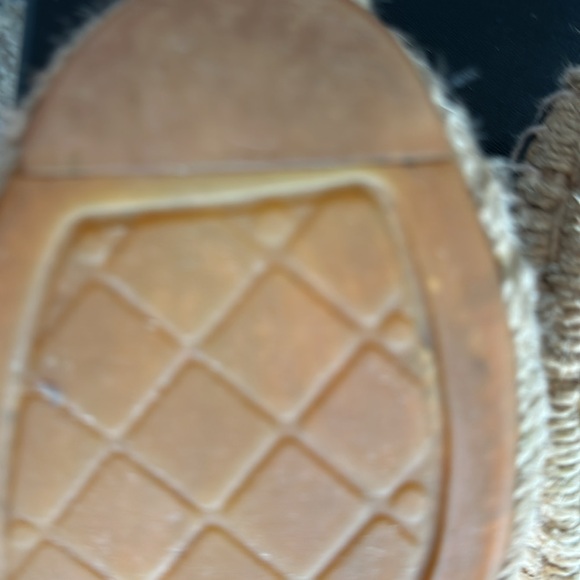 Beige Black Chanel shoes - Picture 8 of 9